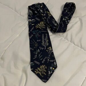 Vintage Schreter neck tie made USA 
Hand finished all silk imported fabric